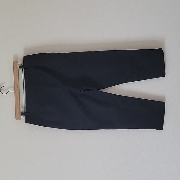 Chico's Black So Slimming Katharine Crop Pants Size Medium/10 - Picture 4 of 8